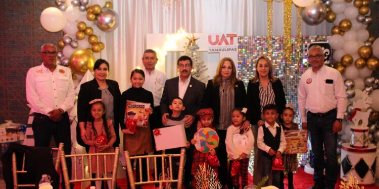 Preside el rector festejos navideños del SUTUAT
