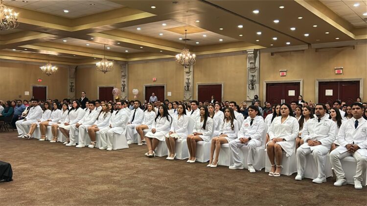 Entrega la UAT en Matamoros la generación 2019-2024 de médicos cirujanos