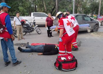 Motociclista herido tras ser arrollado por auto frente al Paseo Méndez de Victoria