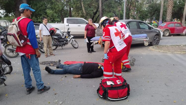 Motociclista herido tras ser arrollado por auto frente al Paseo Méndez de Victoria