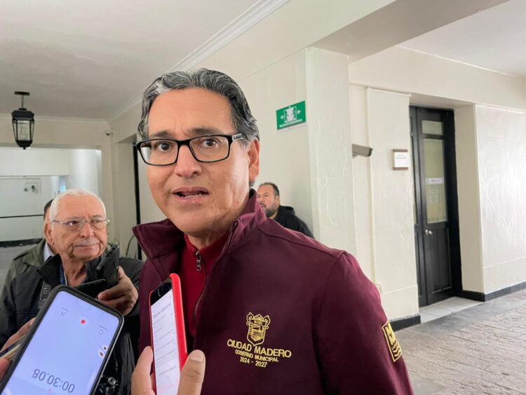 Leves afectaciones dejan vientos en palapas e infraestructura de Playa Miramar