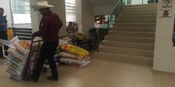 Dona Asociación Gallística de Tamaulipas una tonelada de alimento para gastos y perros en