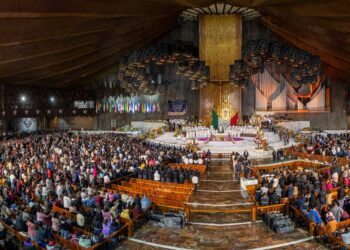 Acuden miles a cantarle las ‘Mañanitas’ a la Virgen de Guadalupe