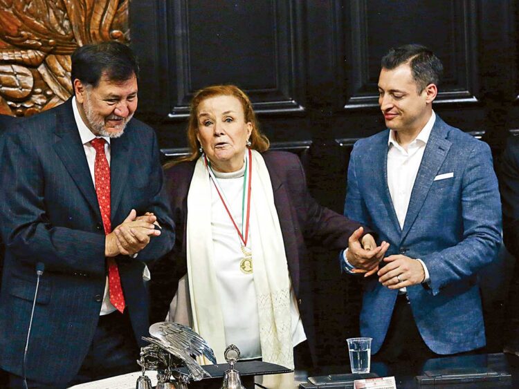 La tamaulipeca Ninfa Deándar Martínez recibe medalla “Belisario Domínguez” del Senado