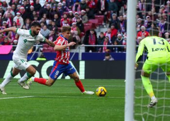 Atlético Madrid alcanzó al Barcelona; se aprieta la Liga Española