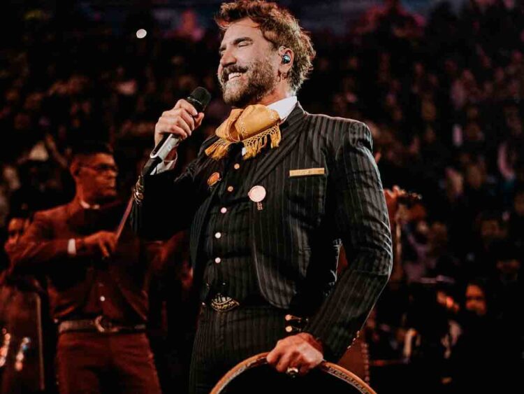 Alejandro Fernández “El Potrillo” rompe silencio sobre los rumores de su sexualidad