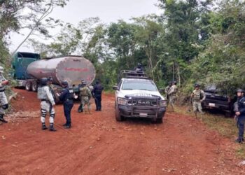 Policías se enfrentan con huachicoleros en Veracruz