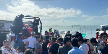 Menores de El Mezquital tienen convivencia navideña con la Guardia Estatal