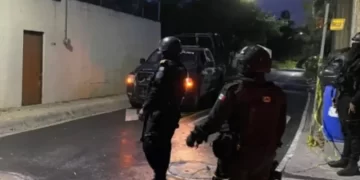 Balacera en panteón de Monterrey deja un muerto y tres heridos, entre ellos una niña