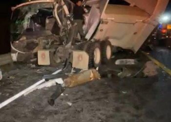 Tráiler embiste autobús en carretera Victoria-Tampico; un muerto y 15 heridos