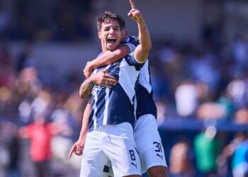Rayados de Monterrey golea 5-3 a Pumas de la UNAM y avanza a semifinales