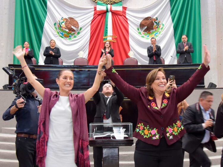 Rocío Nahle rinde protesta como primera gobernadora del vecino estado de Veracruz