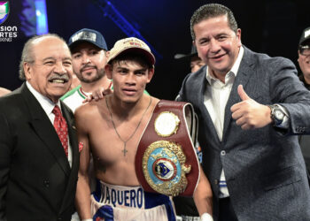 Emanuel ‘El Vaquero’ Navarrete retiene el título superpluma de la OMB