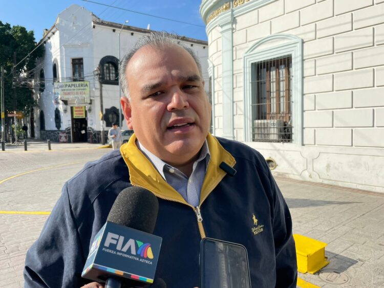 Retirarán vehículos mal estacionados en esquinas de las calles del centro de Victoria