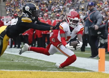 Chiefs logran histórico triunfo navideño sobre Steelers