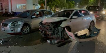 Fuerte encontronazo vehicular en el crucero de calles 16 y Zacatecas
