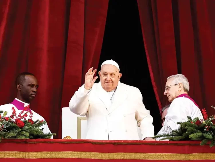 Papa Francisco clama por la paz mundial en misa navideña