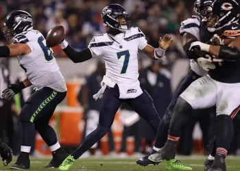 Seattle doblega a Chicago y sueña con Playoffs de NFL