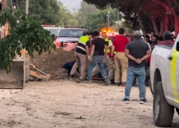 Rescatan a obrero de construcción que cayó a drenaje en Valle de Aguayo