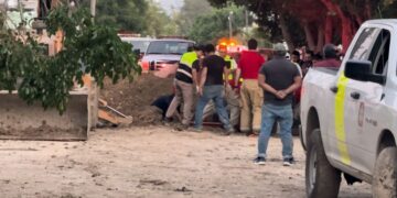 Rescatan a obrero de construcción que cayó a drenaje en Valle de Aguayo