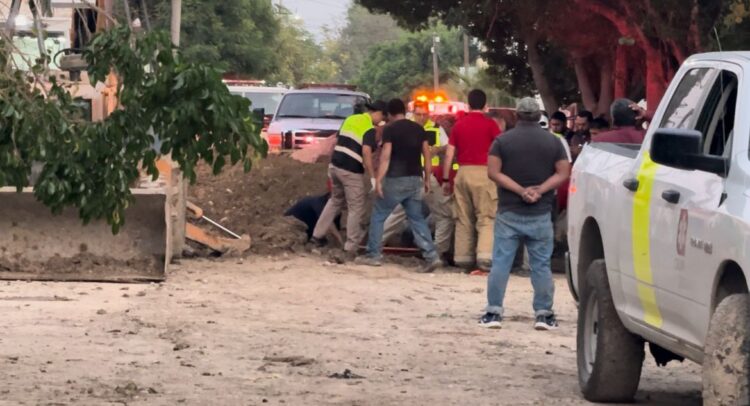 Rescatan a obrero de construcción que cayó a drenaje en Valle de Aguayo
