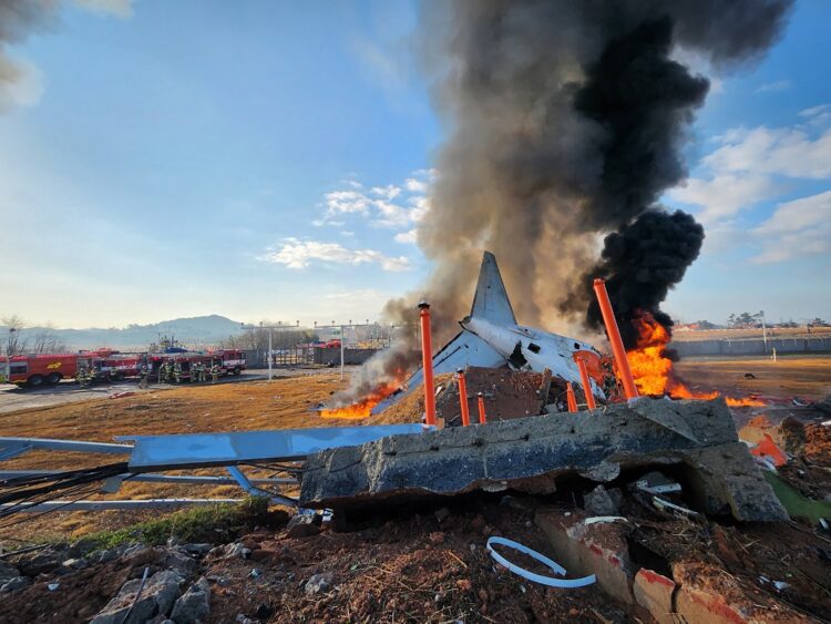 Ascienden a 85 los muertos por avión accidentado en Corea del Sur