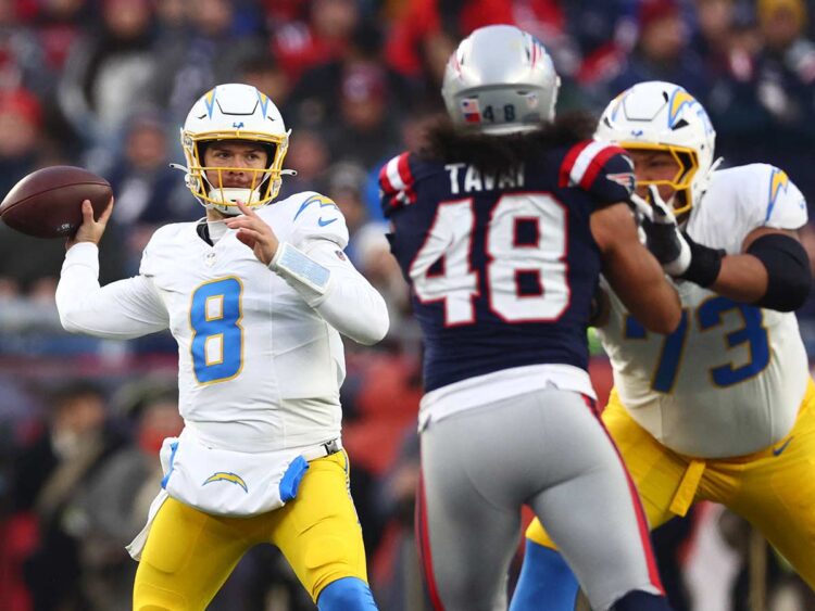 Chargers van a playoffs de la NFL; humillan a Patriots