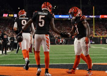 Cincinnati sigue con vida al vencer 30-24 a Denver en tiempo extra 