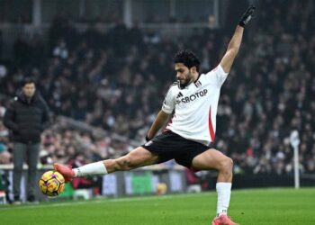 Raúl Jiménez anota gol histórico en empate 2-2 entre Fulham-Bournemouth