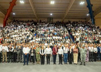 Gobernador de Tamaulipas y rector de la UAT entregan 5 mil computadoras a estudiantes y docentes