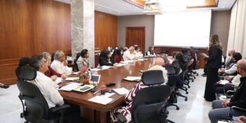 Pide Américo Villarreal a su gabinete evitar subejercicios en reunión de revisión de proyectos y obras