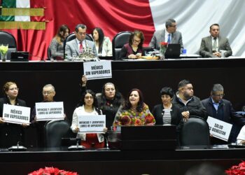 Diputados Federales de México avalan prohibir uso de vapeadores y fentanilo