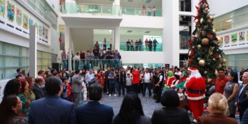 Realizan encendido del árbol navideño en sede del Congreso de Tamaulipas