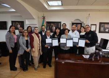 Firman convenio CEAV e ICEST para apoyar a familias con oportunidades educativas