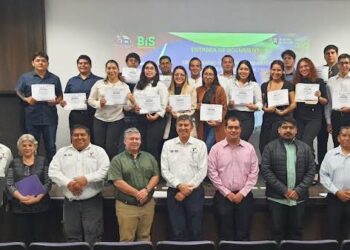 Gradúa UPV a especialistas en Diplomado de Mantenimiento de Generadores Eólicos