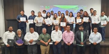 Gradúa UPV a especialistas en Diplomado de Mantenimiento de Generadores Eólicos