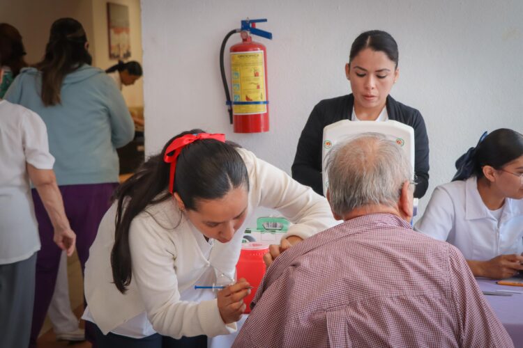 Aplica DIF Victoria 398 vacunas contra enfermedades virales.