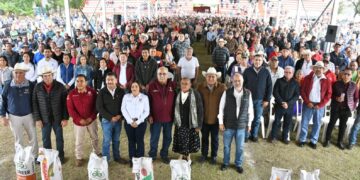 Reciben productores agrícolas de la zona norte de Tamaulipas semilla de sorgo y diésel