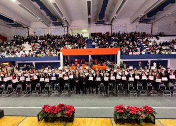 Rector de la UAT Dámaso Anaya preside graduación de Facultad de Ingeniería en Tampico