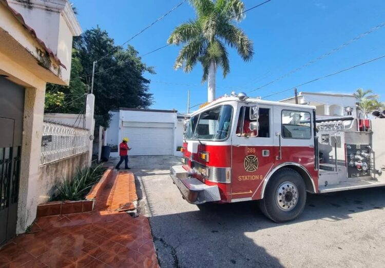 Bomberos controlan fuga de gas en vivienda de Fracc. Villarreal