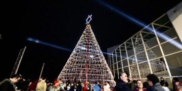 Encienden pino navideño en el Museo Tamux de Cd. Victoria