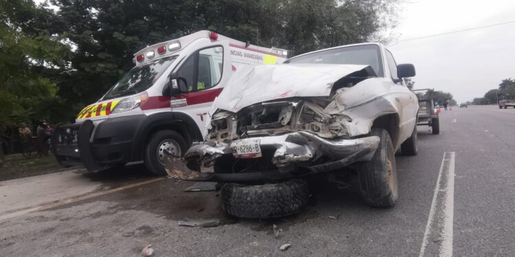 Tres heridos en accidente carretero