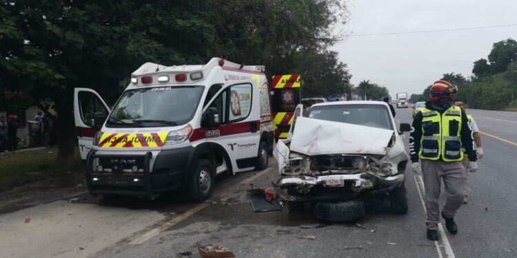 Tres heridos en accidente carretero