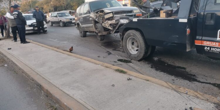 Choca por correlón en la Calzada “Tamatán” de Cd. Victoria