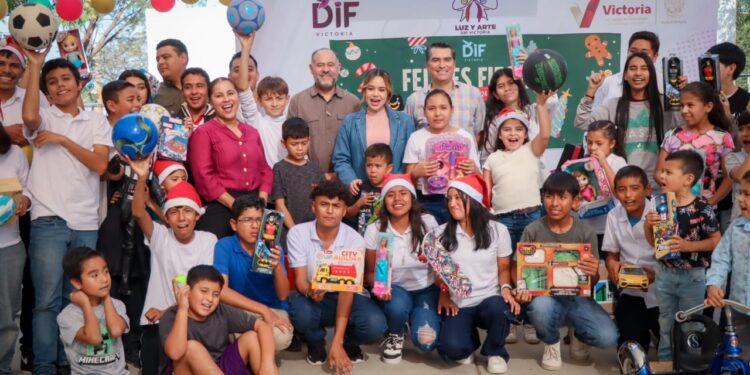 Comienzan a recibir niñas y niños primeros donativos de juguetes del DIF Victoria