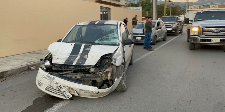 Conductor en presunto estado de ebriedad causa accidente