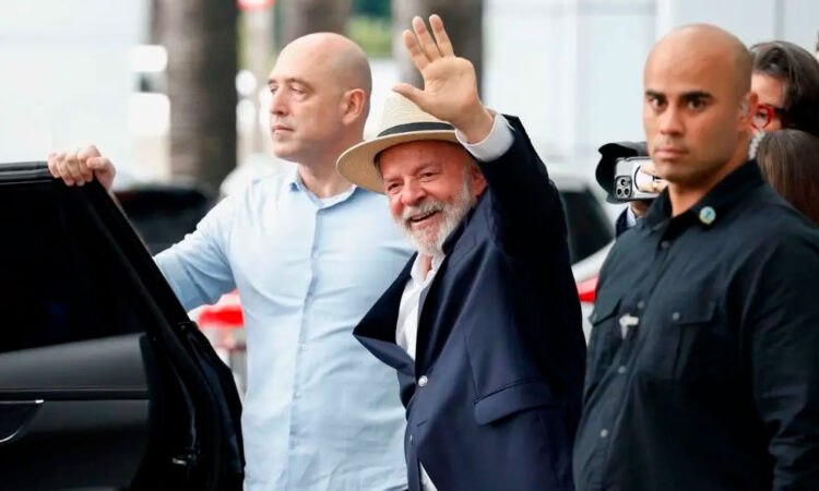 Lula recibe alta hospitalaria tras cirugía por hemorragia intracraneal