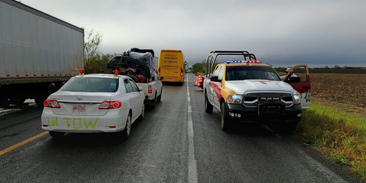 Carambola vehicular en carretera Victoria – Matamoros