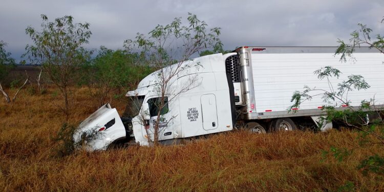 Carambola vehicular en carretera Victoria – Matamoros