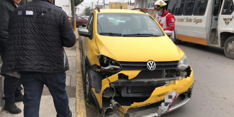 Mujer herida en choque vehicular en crucero 9 y Guerrero de Cd. Victoria